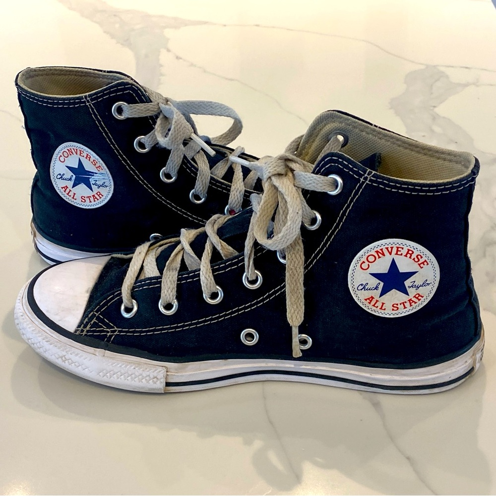 Youth All Star Converse High Tops - unisex youth Sz 2